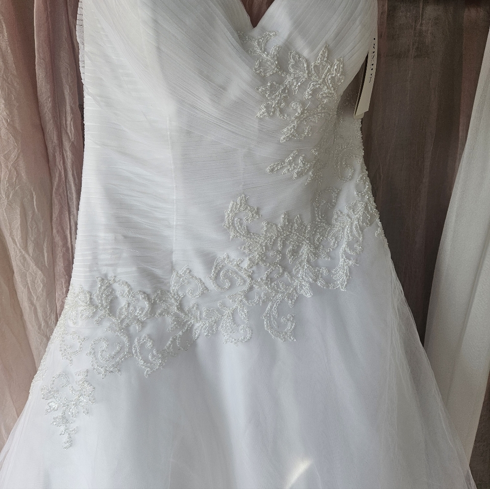 NEW White Gown - Picture 15 of 17
